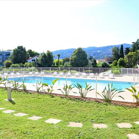 9 En Duplex- Les De Robinson - Résidence Avec Piscine En Bord De Siagne, à * Mandelieu